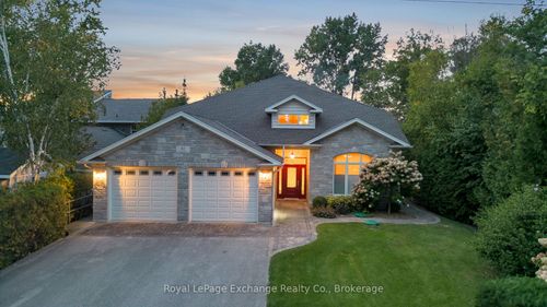 82 Bell Dr, Kincardine, ON, N2Z0B3 | Card Image