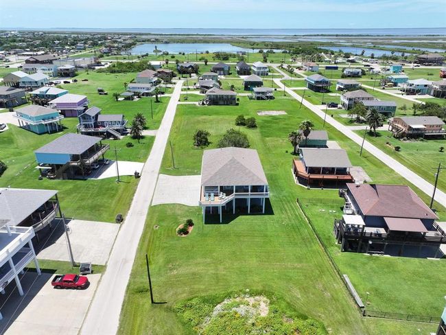 906 Westview, House other with 4 bedrooms, 3 bathrooms and 2 parking in Crystal Beach TX | Image 49