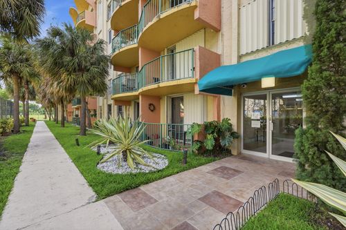 apt-310-9360 Fontainebleau Boulevard, Miami, FL, 33172 | Card Image