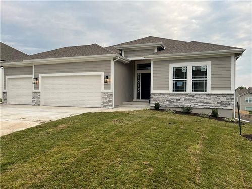 1015 Poplar Ln, Liberty, MO, 64068-4362 | Card Image