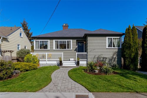2551 Florence St, Victoria, BC, V8R5E7 | Card Image