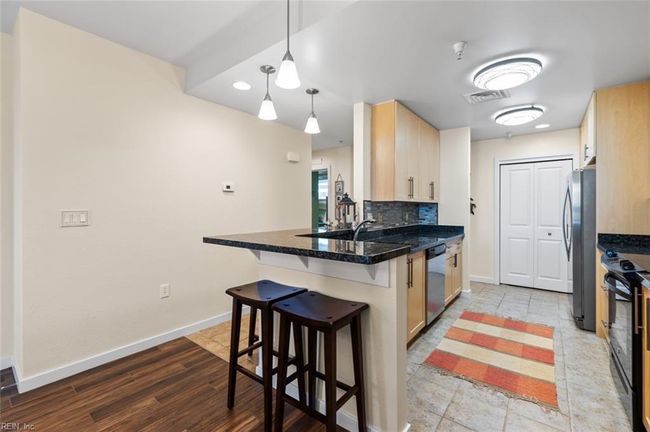 APT-121B - 3738 Sandpiper Rd, House attached with 2 bedrooms, 2 bathrooms and null parking in Virginia Beach VA | Image 23