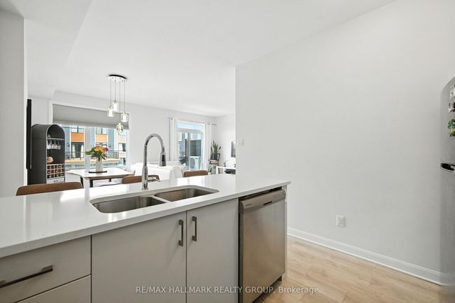 702 Confluence Walk, House attached with 2 bedrooms, 2 bathrooms and 1 parking in Ottawa ON | Image 17