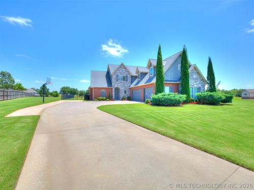 19397 S Quail Run Ct, Claremore, OK, 74017-4637 | Card Image