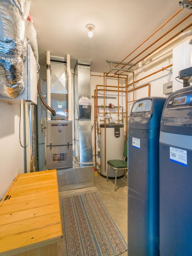 Forced Air Furnace with A/C. 5 in-floor heat zones for separate heat control for Bathrooms and Bedrooms—hot Water Recirculation for quick Hot Water to the Kitchen Sink. Water Filtration System, Water Osmosis System, and Water Softener | Image 23