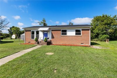 View of front of property with a front yard | Image 2