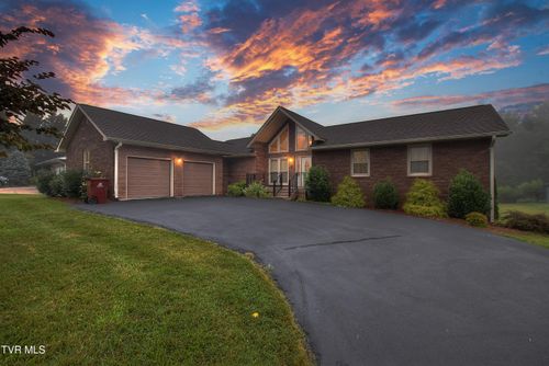 2802 Sharpsburg Dr, Johnson City, TN, 37604-6372 | Card Image