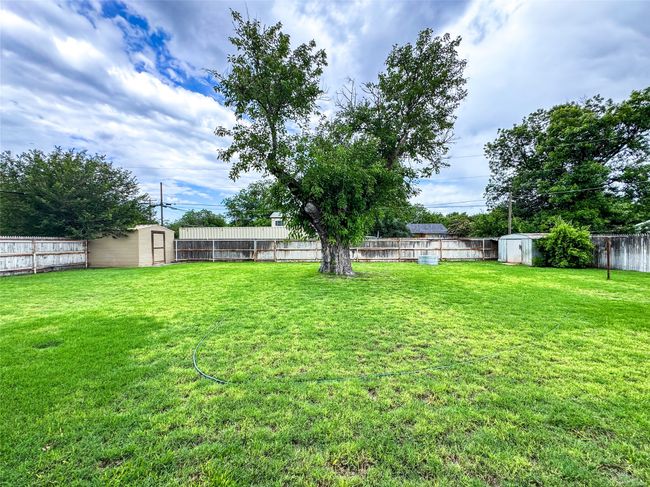 1001 N Avenue H, House other with 3 bedrooms, 3 bathrooms and null parking in Haskell TX | Image 37