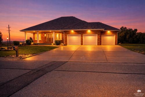 520 Elise Hts, Abilene, KS, 67410-1549 | Card Image