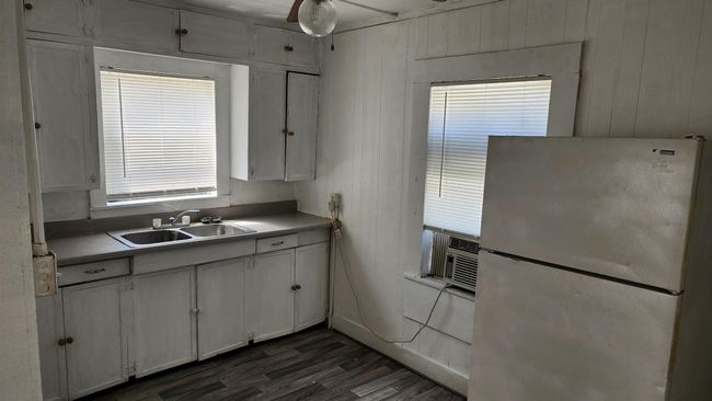 409 N Avenue D, Home with 2 bedrooms, 1 bathrooms and null parking in Waelder TX | Image 9