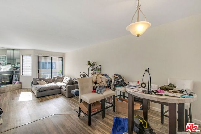 UNIT-2 - 19009 Sherman Way, Condo with 1 bedrooms, 1 bathrooms and 2 parking in Reseda CA | Image 6