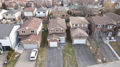 58 Ferri Cres, House other with 3 bedrooms, 2 bathrooms and 3 parking in Brampton ON | Image 2