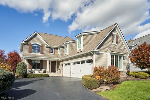 17552 Gates Landing Dr, Chagrin Falls, OH, 44023-1431 | Card Image