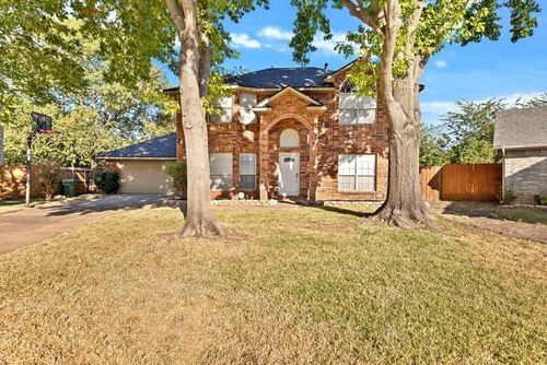 2505 Classic Ct W, Bedford, TX, 76021-4927 | Card Image