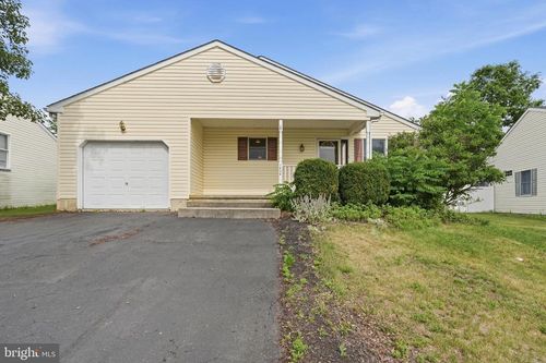 1036 Jodie Ct, PENNSBURG, PA, 18073-1217 | Card Image