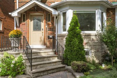 232 Fairlawn Ave, Home with 3 bedrooms, 2 bathrooms and 2 parking in Toronto ON | Image 3