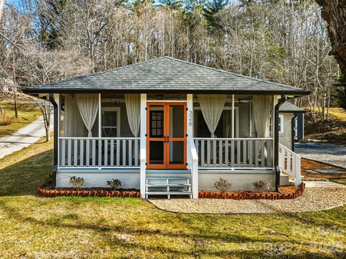 326 Lyndhurst Dr, Hendersonville, NC, 28791-1532 | Card Image