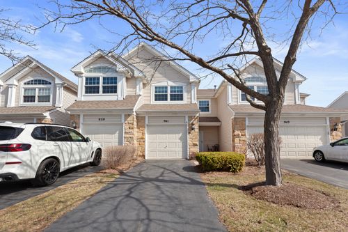 941 Mesa Dr, Lake In The Hills, IL, 60156-4927 | Card Image
