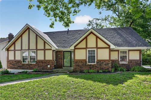 7417 N Park Ave, Gladstone, MO, 64118-2355 | Card Image