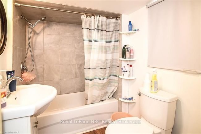 6405 Ker St, House other with 4 bedrooms, 2 bathrooms and 3 parking in Niagara Falls ON | Image 15