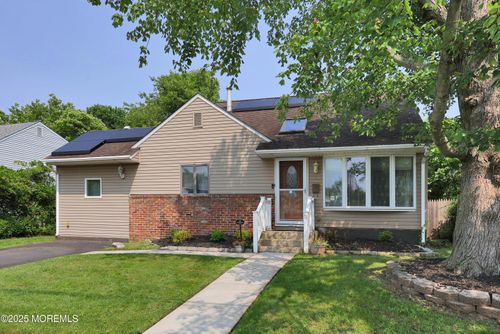 8 Donnelly St, Union Beach, NJ, 07735-3007 | Card Image