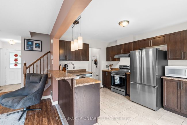 427 Vendevale Ave, House attached with 3 bedrooms, 2 bathrooms and 1 parking in Stittsville ON | Image 13