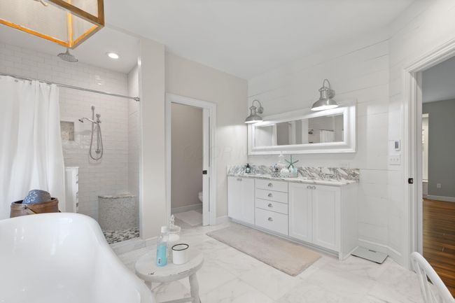 Primary walk-in shower | Image 34