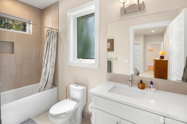 En-suite bath features a deep soaking tub and lovely tilework. | Image 20