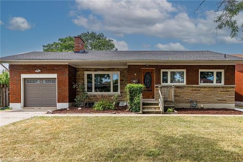 18 Masterson Dr, Saint Catharines, ON, L2T3P1 | Card Image