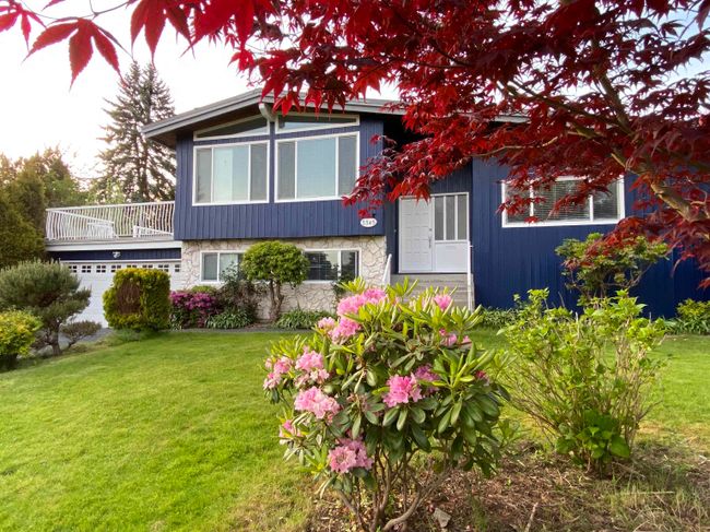 3345 Cardinal Drive, House other with 3 bedrooms, 2 bathrooms and 2 parking in Burnaby BC | Image 2