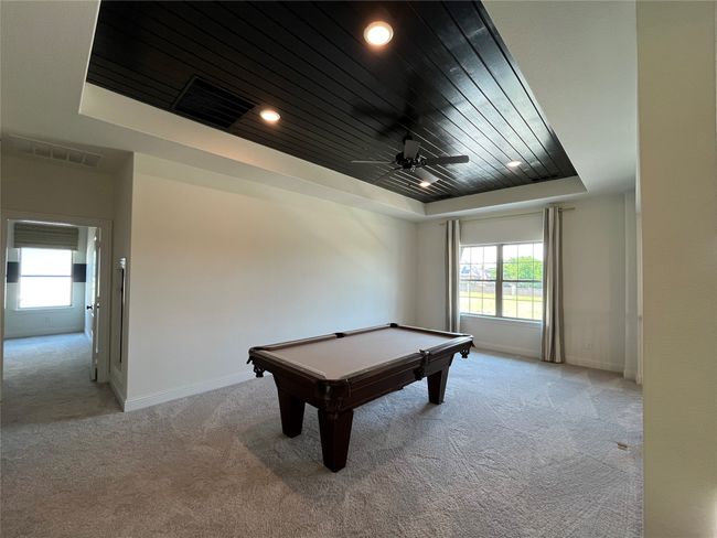 Living room up - pool table can remain | Image 24