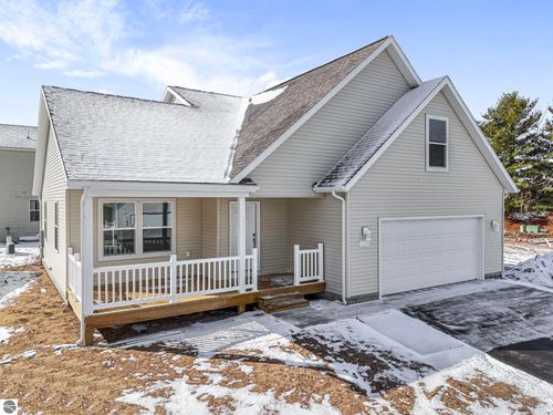 2839 Ruby St, Traverse City, MI, 49684-6100 | Card Image