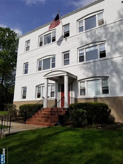 68 Magnolia, Hillsdale, NJ, 07642 | Card Image
