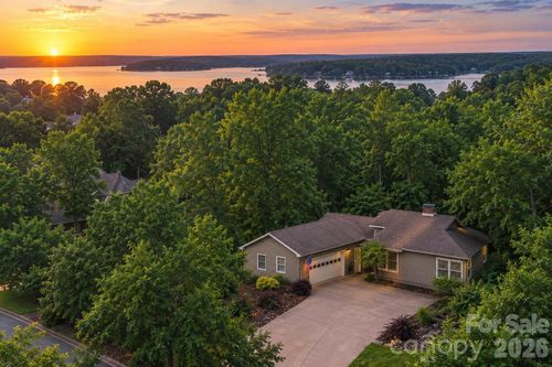 18 Shipmaster Ct, Lake Wylie, SC, 29710-8802 | Card Image