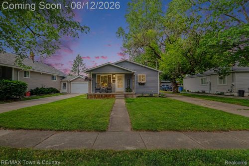 508 W 2nd St, Davison, MI, 48423-1367 | Card Image