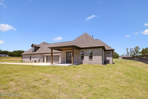 3210 Cypress Lake Dr S, Olive Branch, MS, 38654-9851 | Card Image