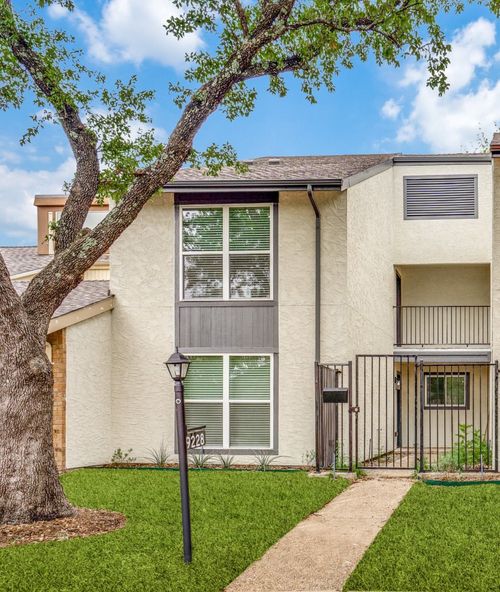 9228 Flickering Shadow Dr, Dallas, TX, 75243-2030 | Card Image