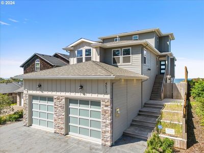 4573 Sw Beach Ave, House other with 4 bedrooms, 4 bathrooms and 2 parking in LincolnCity OR | Image 3