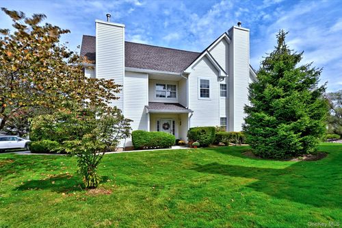 315 Erik Dr, East Setauket, NY, 11733-6426 | Card Image