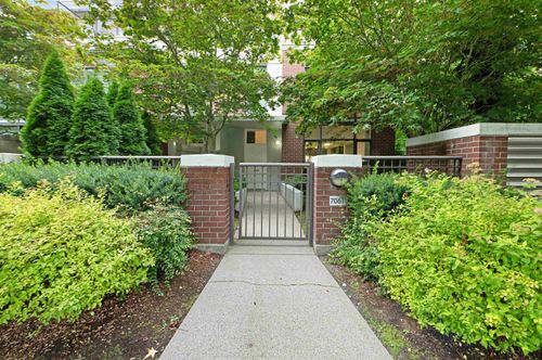 7061 17th Ave, Burnaby, BC, V3N1K6 | Card Image