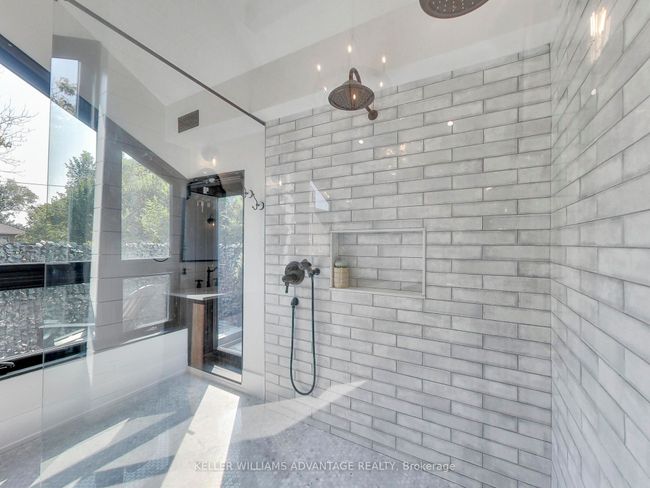 854 Royal York Rd, House other with 3 bedrooms, 3 bathrooms and 5 parking in Etobicoke ON | Image 25