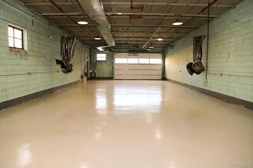 684 W Baltimore St, Detroit, MI, 48202-2930 | Card Image