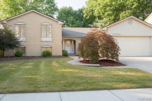 34608 Pinehurst Dr, Livonia, MI, 48154-5350 | Card Image