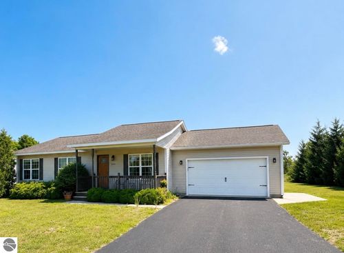 2387 Woodcock Ln, Traverse City, MI, 49685-7316 | Card Image