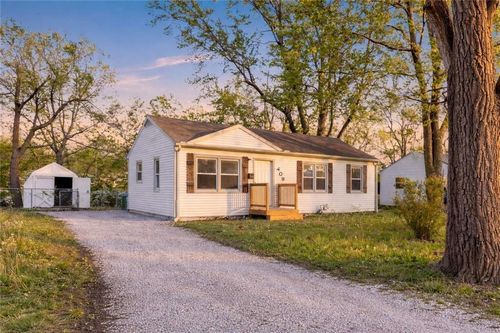 409 Robie Dr, Belton, MO, 64012-2301 | Card Image