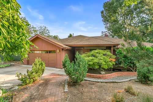 1042 Oak Knoll Dr, Ashland, OR, 97520-3701 | Card Image