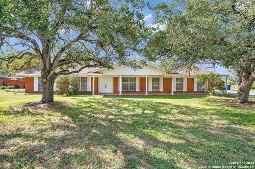 514 Hospital Blvd, Floresville, TX, 78114-4807 | Card Image