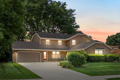 1815 Stardust Dr, Waukesha, WI, 53186-2826 | Card Image