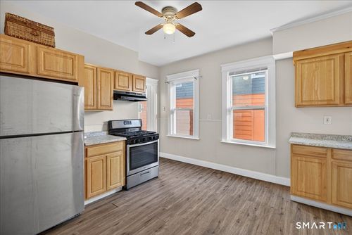 82 Gilbert St, West Haven, CT, 06516-1629 | Card Image