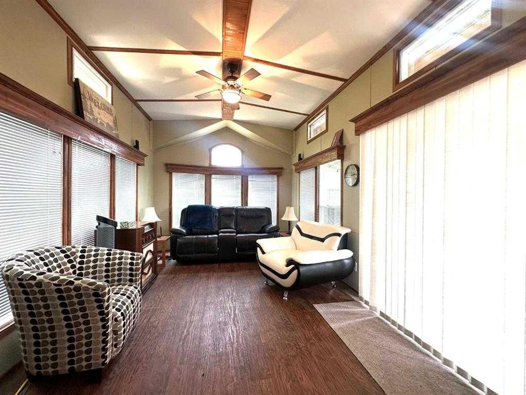 Residential in Lac Des Iles 2